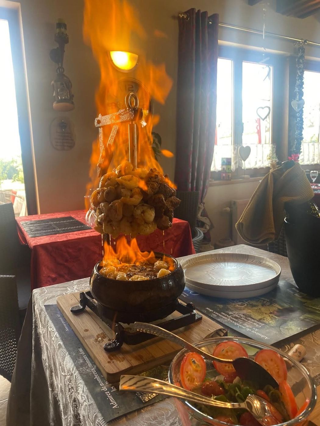 Potence flambée viande et scampis - La Nouvelle Besace