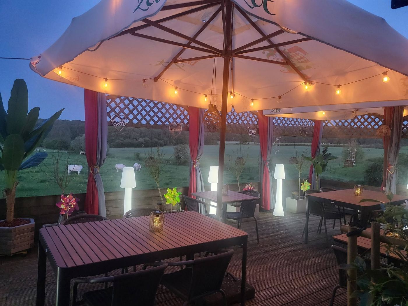 Salle du restaurant La Nouvelle Besace à Cerfontaine